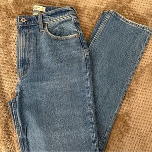 Abercrombie & Fitch The 90s Straight Ultra High Rise